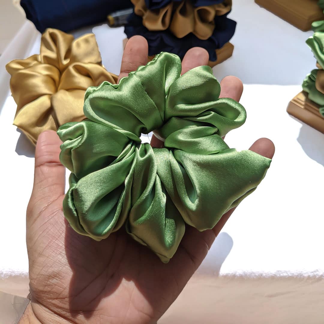 Wooden Scrunchie Holder with 2 Free Large Scrunchies